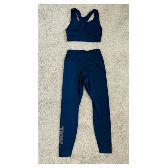 Women’s Nike Gym Set - Picture 2 of 12